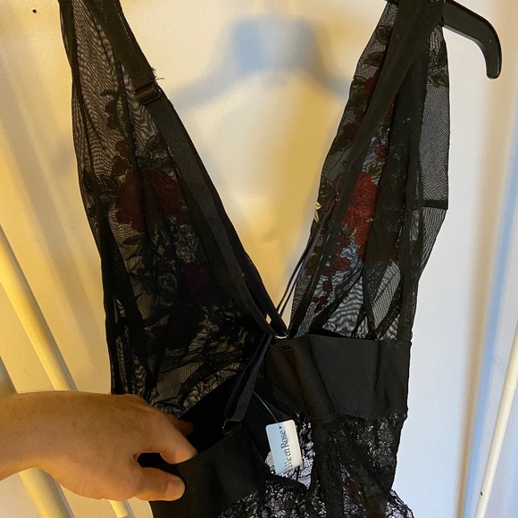 Lingerie - Picture 3 of 4